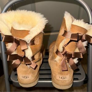 Ugg Bailey Bow II in Chestnut